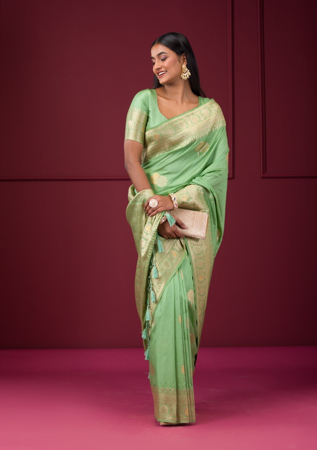 Elegant Pista Green Soft Silk Saree with Exquisite Zari Work